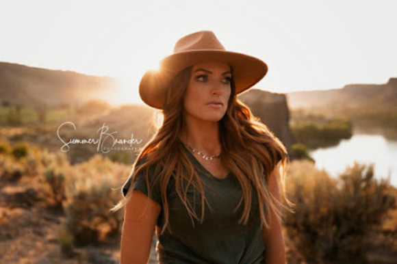 Meet your Posher, Kari - Picture 1 of 1